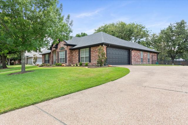 228 Greystone Drive, Hewitt, TX 76643