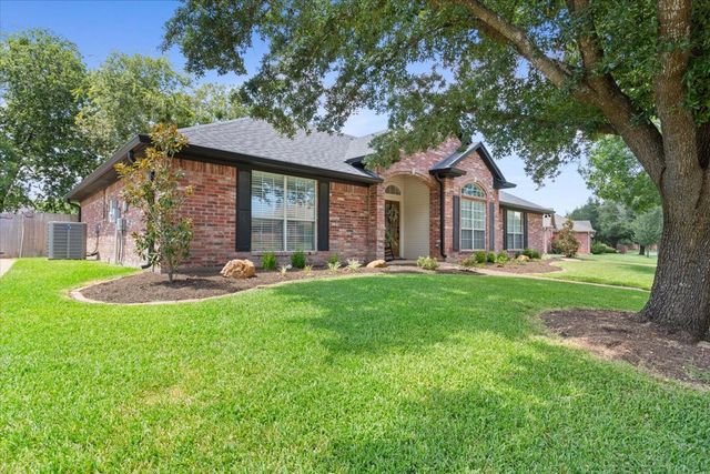 228 Greystone Drive, Hewitt, TX 76643