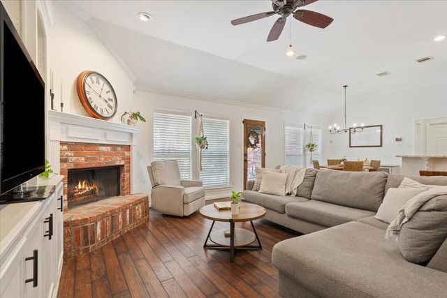 228 Greystone Drive, Hewitt, TX 76643
