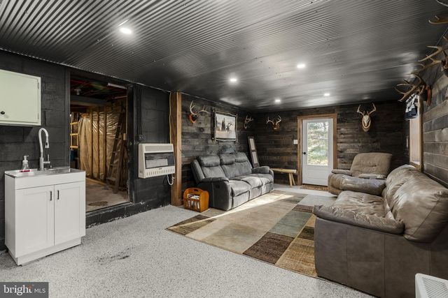 2487 HEIDELBERG AVE, Newmanstown, PA 17073