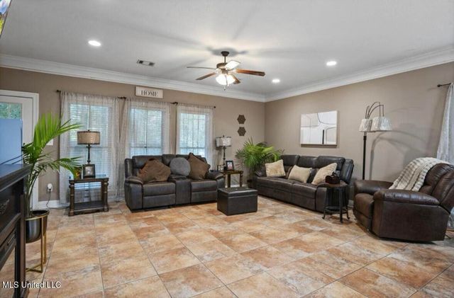 77 Canal Drive, Hattiesburg, MS 39402