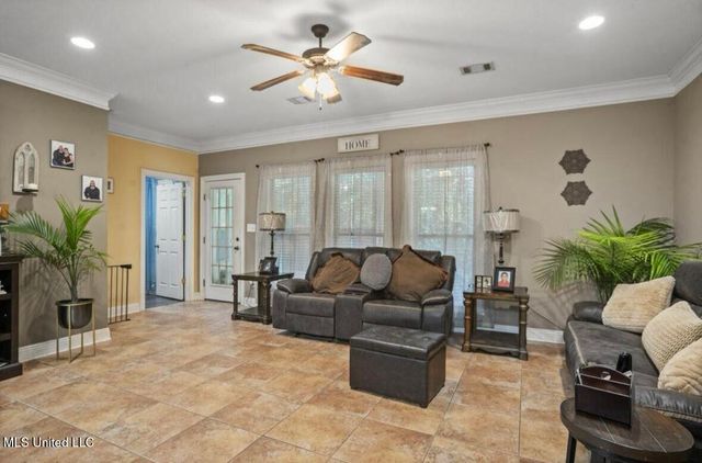 77 Canal Drive, Hattiesburg, MS 39402