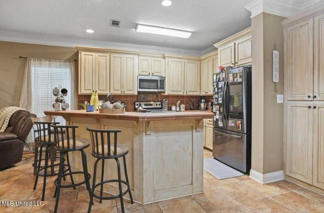 77 Canal Drive, Hattiesburg, MS 39402