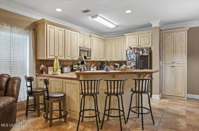 77 Canal Drive, Hattiesburg, MS 39402