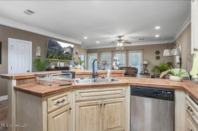 77 Canal Drive, Hattiesburg, MS 39402