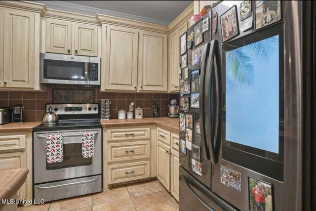 77 Canal Drive, Hattiesburg, MS 39402