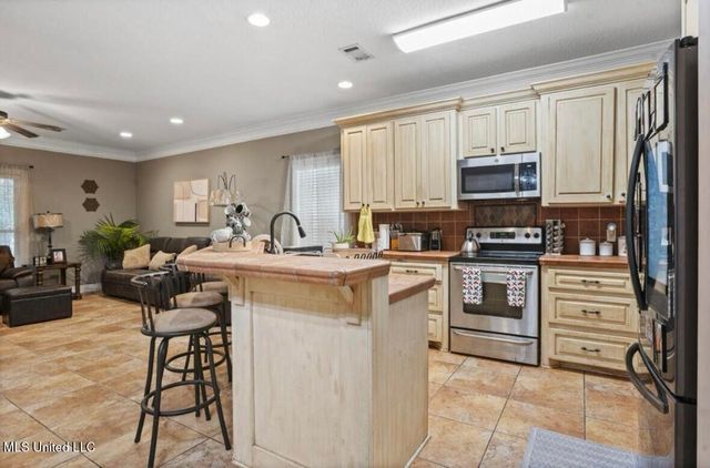 77 Canal Drive, Hattiesburg, MS 39402