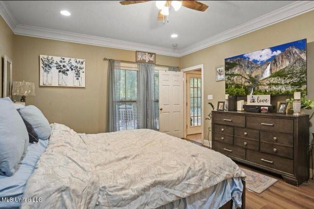 77 Canal Drive, Hattiesburg, MS 39402