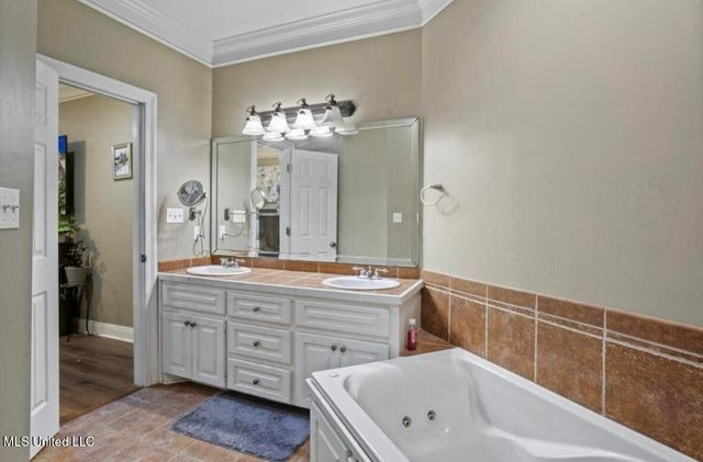 77 Canal Drive, Hattiesburg, MS 39402