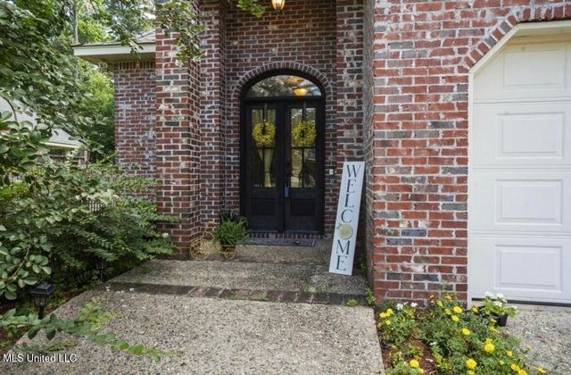 77 Canal Drive, Hattiesburg, MS 39402