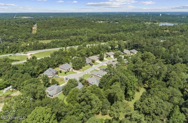 77 Canal Drive, Hattiesburg, MS 39402