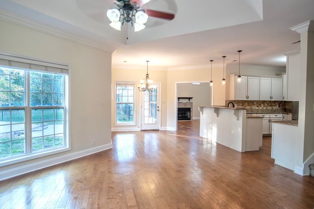 950 Willow Cir, Clarksville, TN 37043