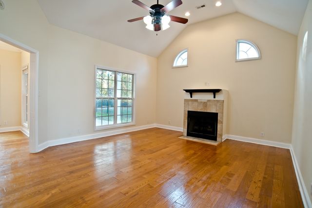 950 Willow Cir, Clarksville, TN 37043