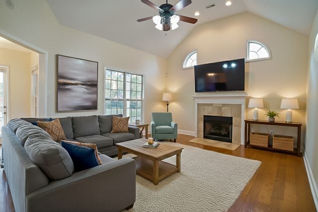 950 Willow Cir, Clarksville, TN 37043