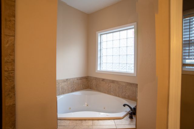 950 Willow Cir, Clarksville, TN 37043