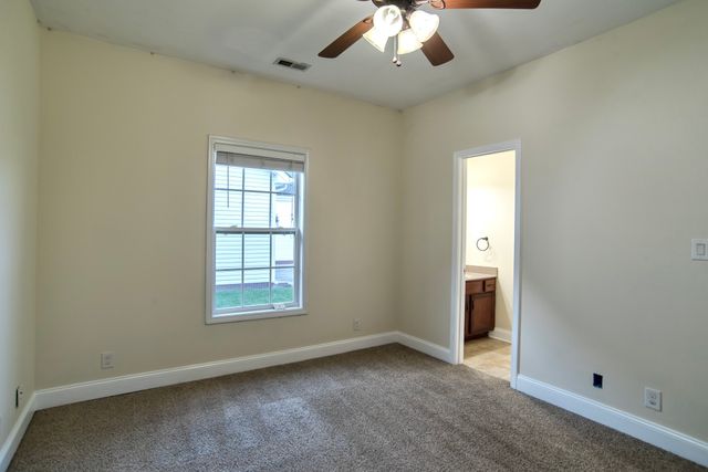 950 Willow Cir, Clarksville, TN 37043