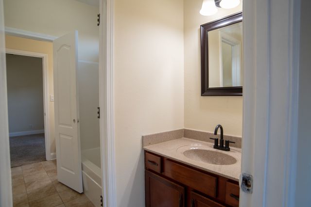 950 Willow Cir, Clarksville, TN 37043