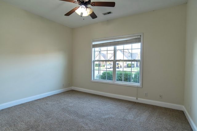 950 Willow Cir, Clarksville, TN 37043