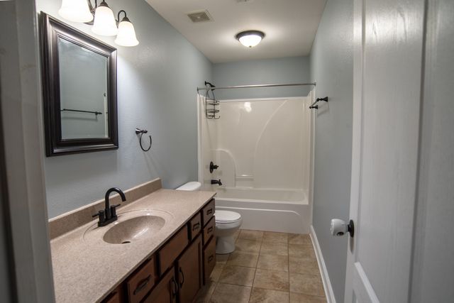 950 Willow Cir, Clarksville, TN 37043