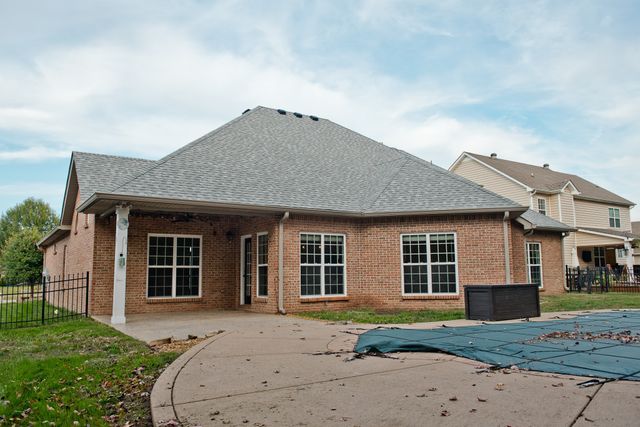 950 Willow Cir, Clarksville, TN 37043