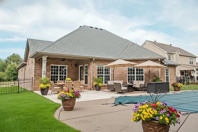 950 Willow Cir, Clarksville, TN 37043