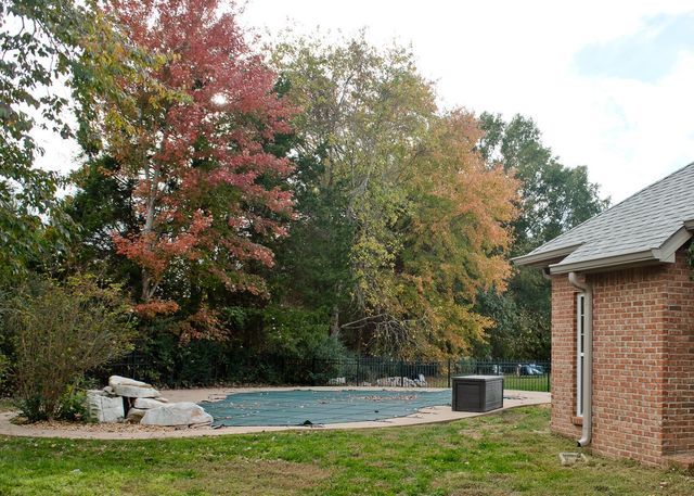 950 Willow Cir, Clarksville, TN 37043