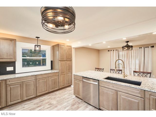 199 Elizabeth Street, Mogadore, OH 44260