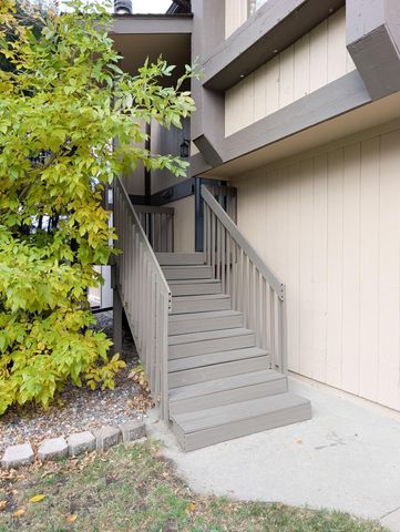 35 FREMONT Drive S, Fargo, ND 58103