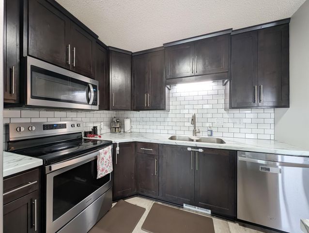 35 FREMONT Drive S, Fargo, ND 58103