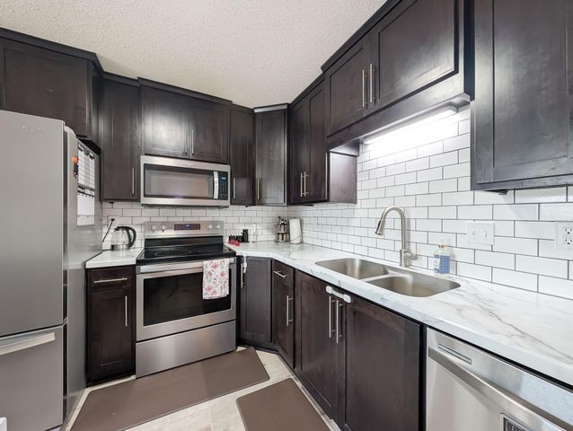 35 FREMONT Drive S, Fargo, ND 58103