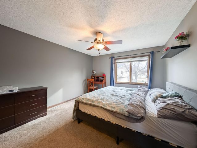 35 FREMONT Drive S, Fargo, ND 58103