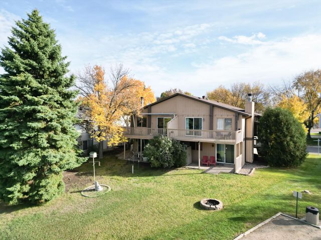 35 FREMONT Drive S, Fargo, ND 58103