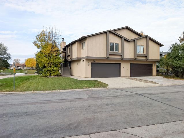 35 FREMONT Drive S, Fargo, ND 58103