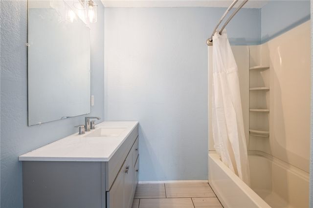 3300 W Chea Drive, Golden Valley, AZ 86413