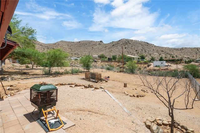 3300 W Chea Drive, Golden Valley, AZ 86413