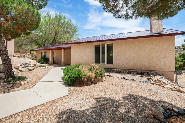 3300 W Chea Drive, Golden Valley, AZ 86413