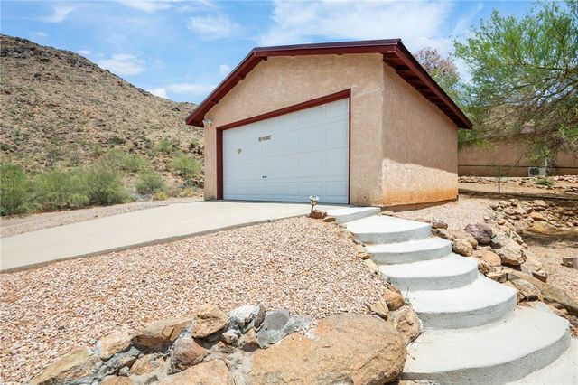 3300 W Chea Drive, Golden Valley, AZ 86413