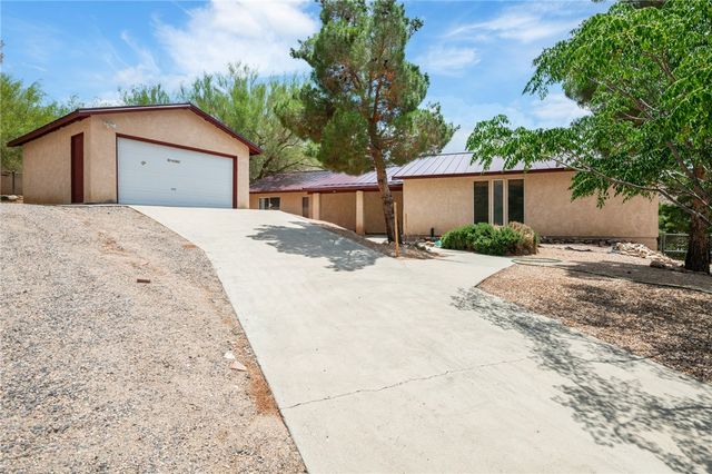 3300 W Chea Drive, Golden Valley, AZ 86413