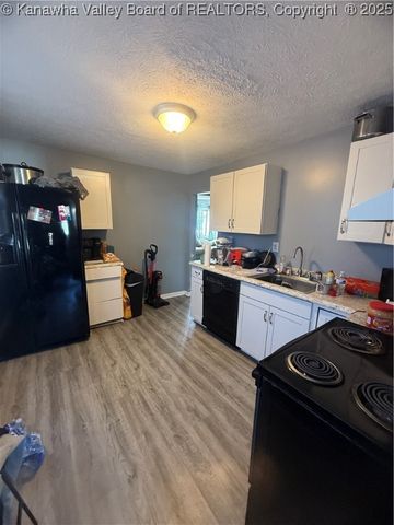 457 20th Street, Dunbar, WV 25064