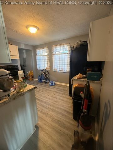 457 20th Street, Dunbar, WV 25064