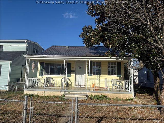 457 20th Street, Dunbar, WV 25064