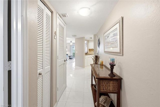 4987 Pepper CIR 107, Naples, FL 34113