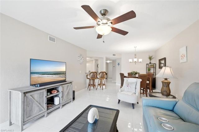 4987 Pepper CIR 107, Naples, FL 34113