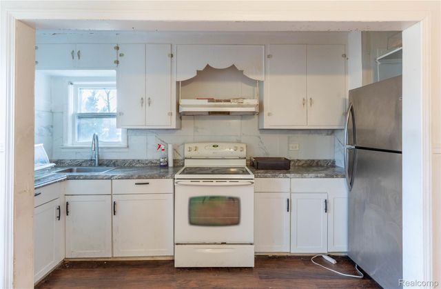 37433 Beechwood Street, Westland, MI 48185