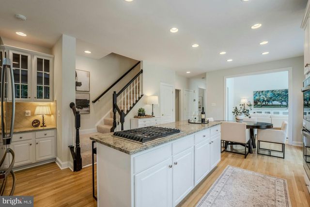 17301 ROUNDMONT PL, Round Hill, VA 20141