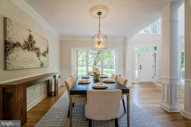 17301 ROUNDMONT PL, Round Hill, VA 20141
