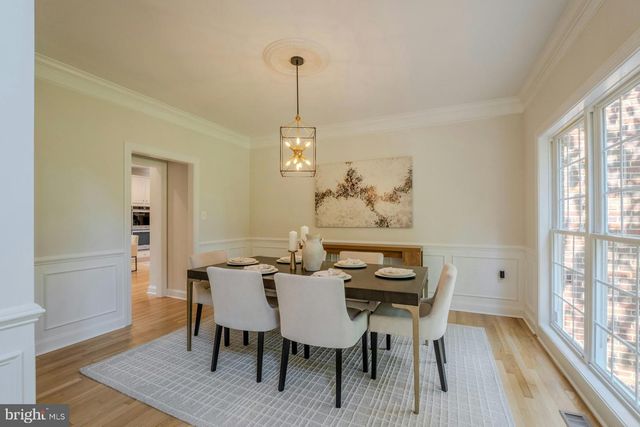 17301 ROUNDMONT PL, Round Hill, VA 20141