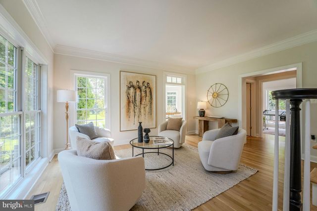 17301 ROUNDMONT PL, Round Hill, VA 20141