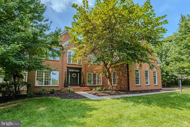 17301 ROUNDMONT PL, Round Hill, VA 20141