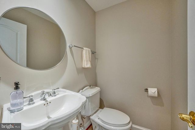 17301 ROUNDMONT PL, Round Hill, VA 20141